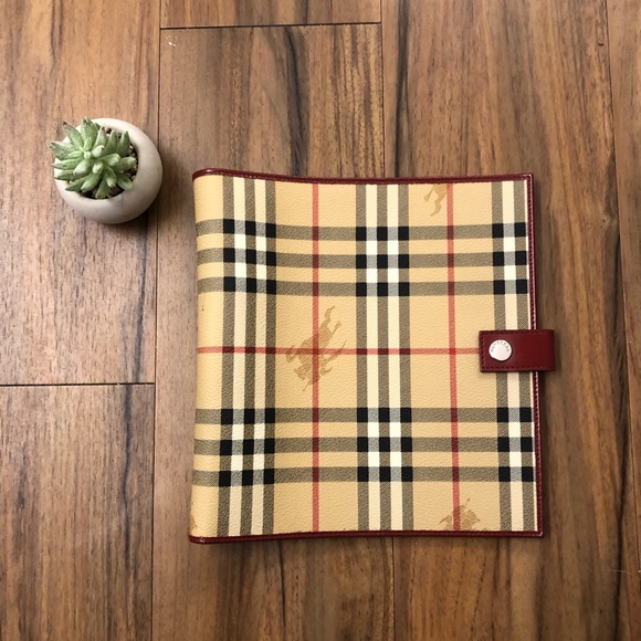 Burberry Other - Burberry Binder UNIQUE